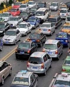 Comunicarea între maşini ar putea reduce blocajele în trafic cu 40%