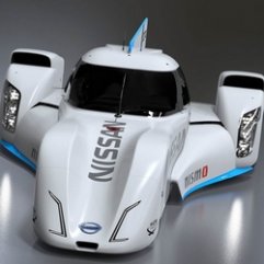 Maşina de curse pentru Le Mans a celor de la Nissan seamănă cu Batmobil-ul