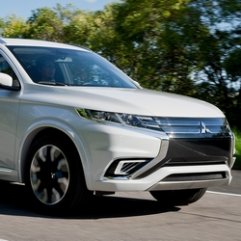 Mitsubishi a prezentat Outlander PHEV Concept S