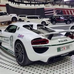 Porsche 918 Spyder - o nouă „bijuterie” din flota poliției din Dubai