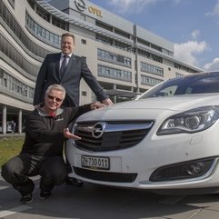 Opel Insignia - 2111 km cu un sigur plin de carburant