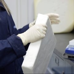 Ford reciclează dioxidul de carbon și-l transformă în spumă și material plastic