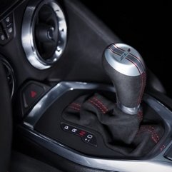 Chevrolet Camaro și Ford Mustang vor împărți aceeași cutie cu 10 trepte
