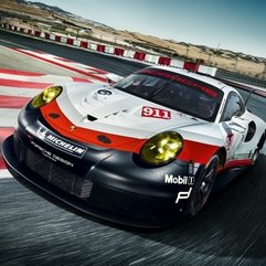 Porsche pregătește sezonul de anduranță 2017 cu noul 911 RSR