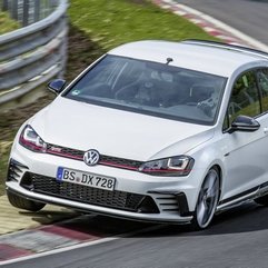 Volkswagen Golf GTI Clubsport S s-a întors pe Nurburgring și și-a bătut propriul record